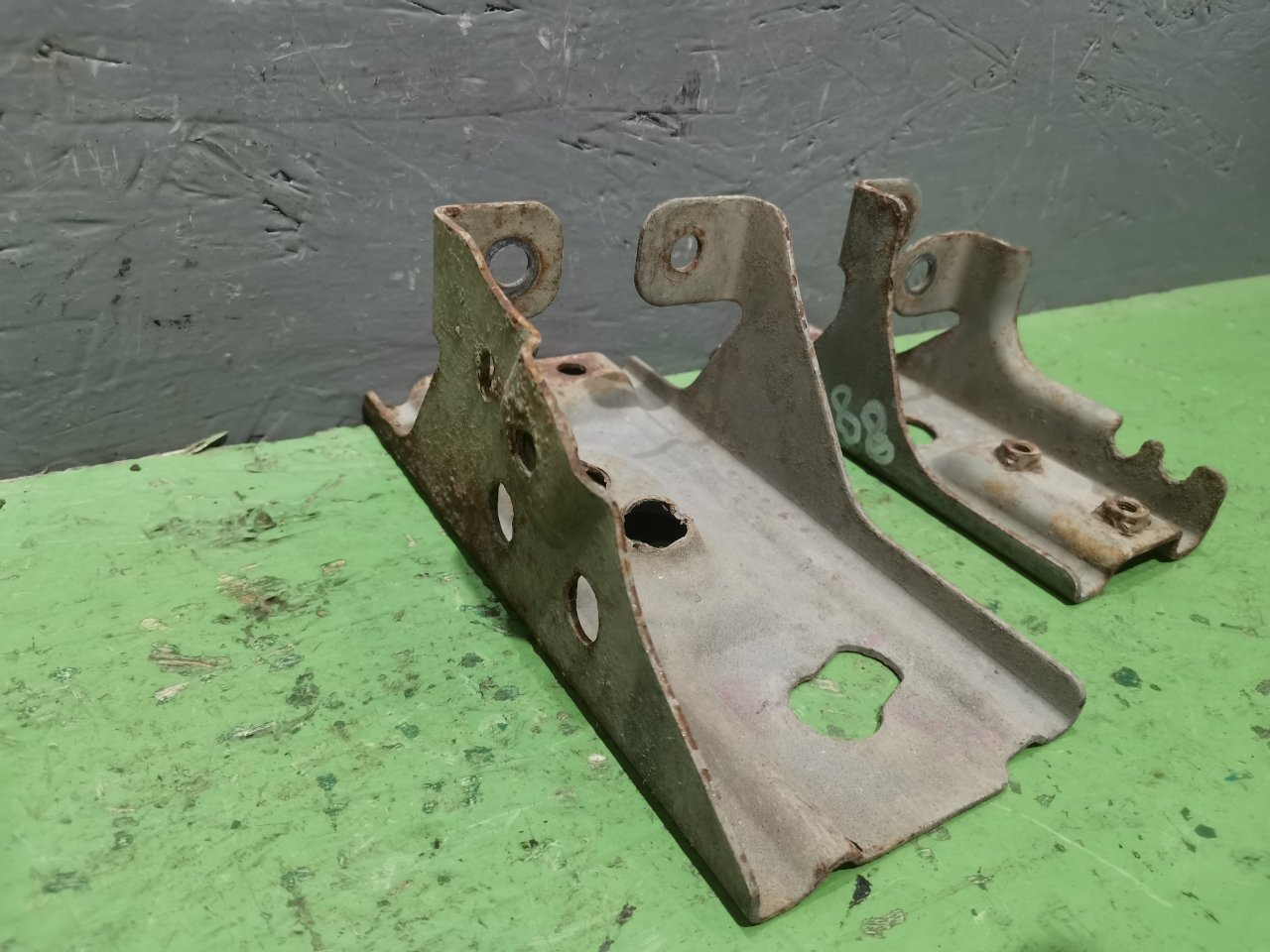 Крепление аккумулятора lancer 2009 1.8 4B10