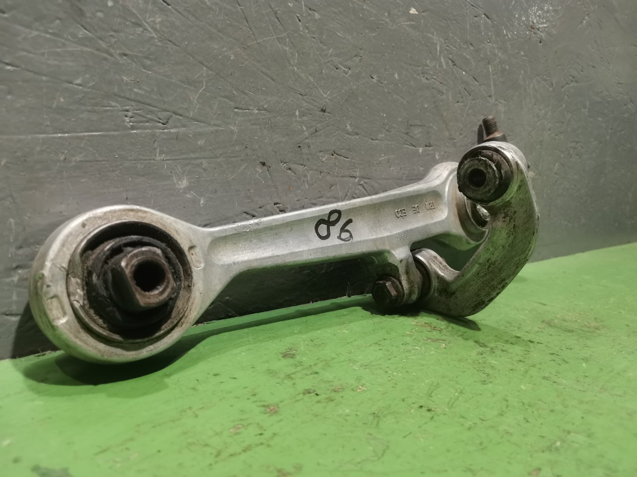 Рычаг подвески нижний левый Passat 1998 B5 1.8 ADR