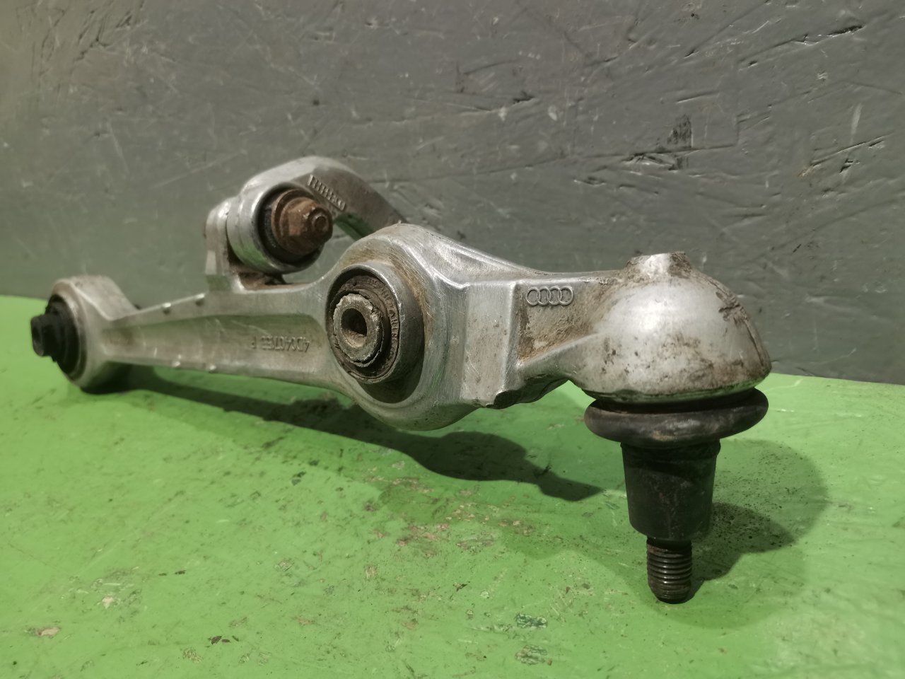 Рычаг подвески нижний левый Passat 1998 B5 1.8 ADR