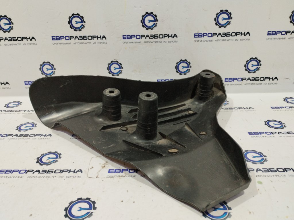 Защита днища кузова задняя левая 1 2021 F40 2.0 бензин