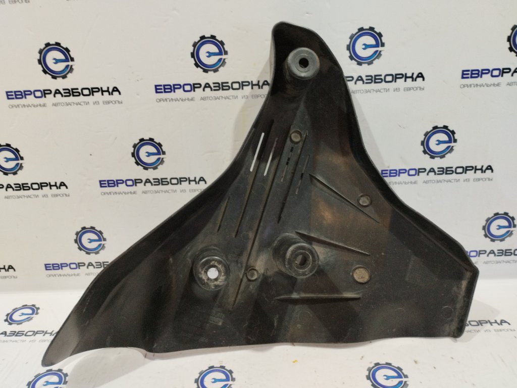 Защита днища кузова задняя левая 1 2021 F40 2.0 бензин
