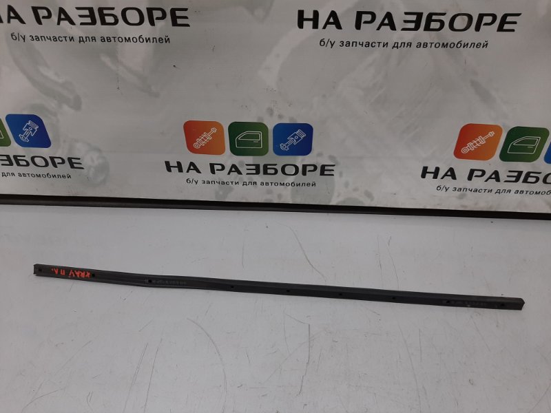 Запчасть уплотнительная резинка на дверь передняя левая LADA XRAY 2018 CROSS 1.6 Б/У Уплотнительная резинка на дверь передняя левая LADA XRAY 2018 CROSS 1.6 Б/У