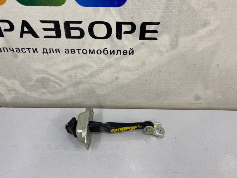 Ограничитель двери передний правый Mitsubishi Outlander 2019 GF7W 4B11 5702A239 Б/У