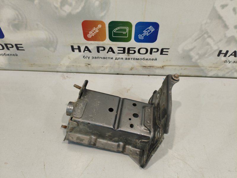 Крепление усилителя бампера переднее левое Nissan JUKE 2014 1 g51151kema Б/У