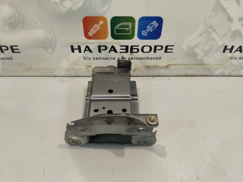 Крепление усилителя бампера переднее левое JUKE 2014 1