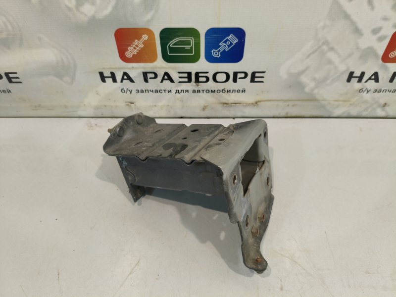 Крепление усилителя бампера переднее левое Nissan JUKE 1