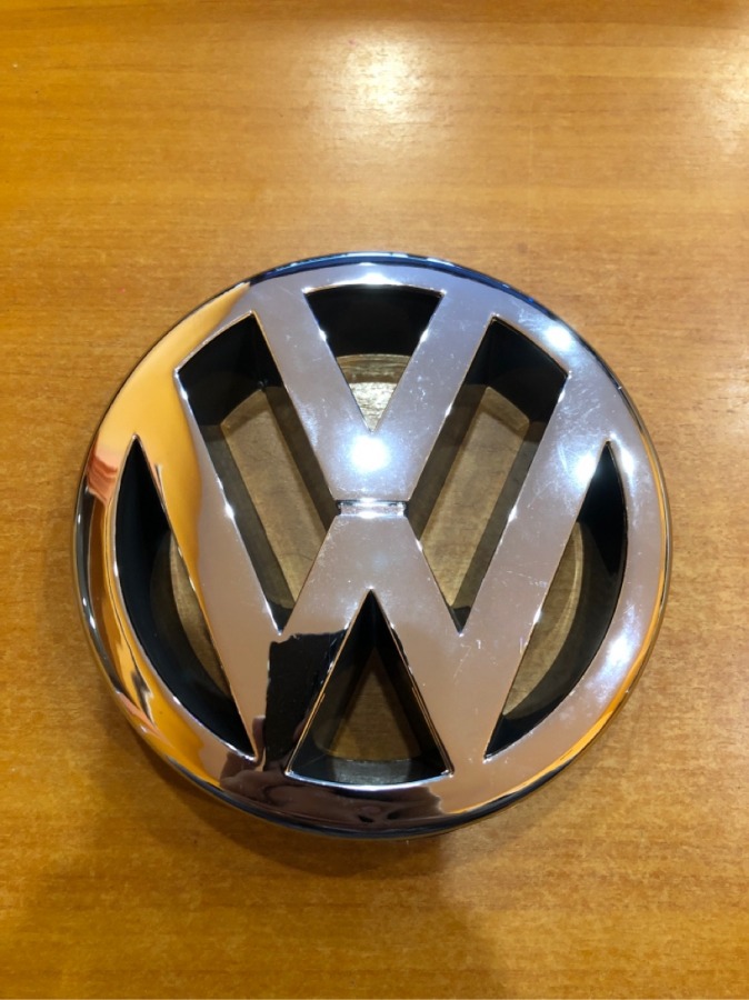 Эмблема Volkswagen Passat Эмблема Volkswagen Passat