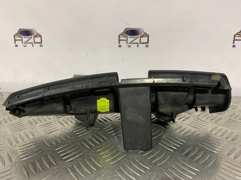 Крепление бампера заднее правое Volvo C30 1