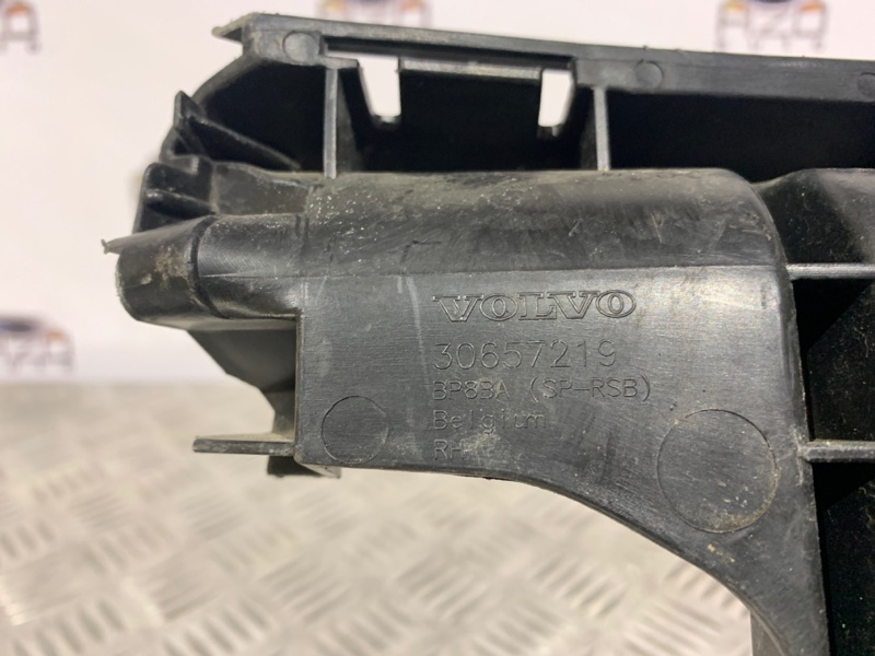 Крепление бампера заднее правое C30 2011 1