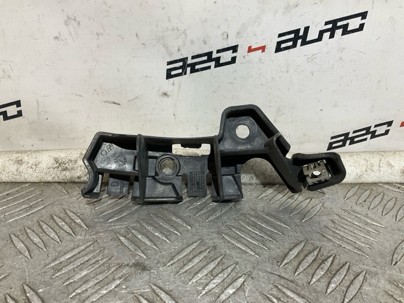 Запчасть крепление бампера переднее правое Renault Megane 2012 3 820940002r контрактная Крепление бампера переднее правое Renault Megane 2012 3 820940002r контрактная