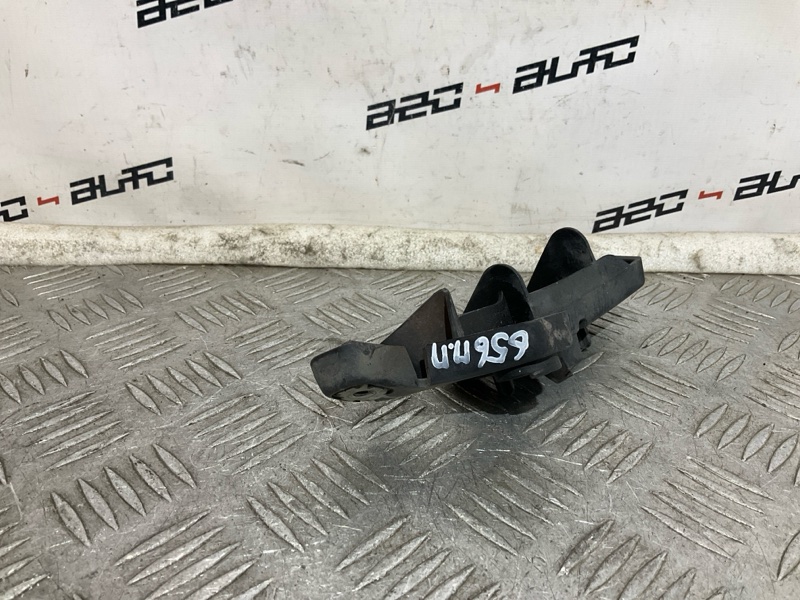 Крепление бампера переднее правое Renault Megane 3 Крепление бампера переднее правое Renault Megane 3