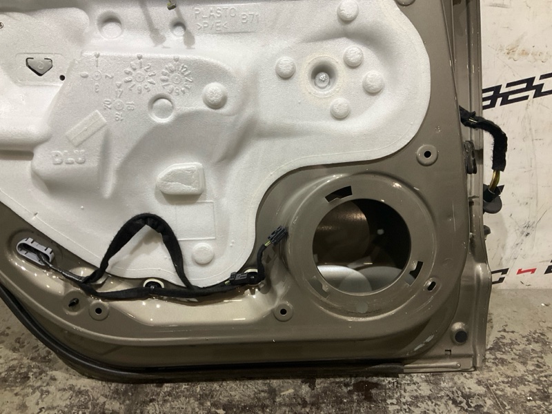 Дверь задняя левая C4 2017 B7 DV6FC