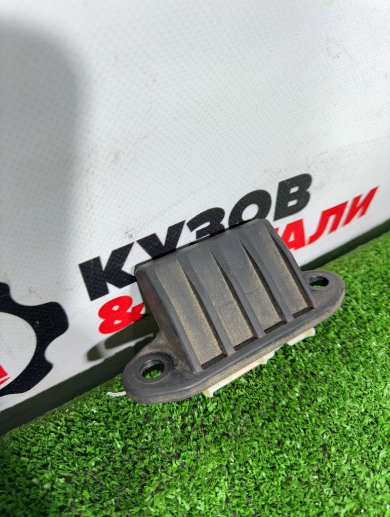 Кнопка открывания багажника NX 2014-2022 Z10 Кнопка открывания багажника NX 2014-2022 Z10