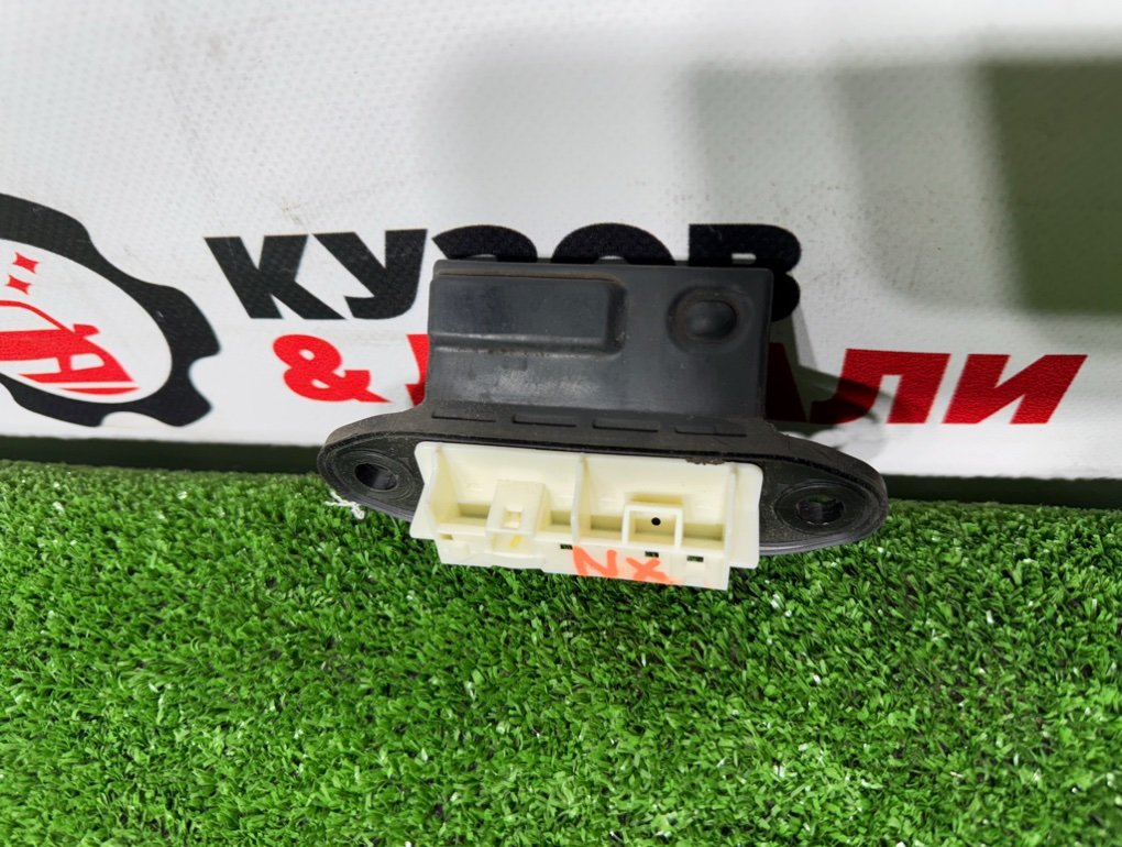 Кнопка открывания багажника NX 2014-2022 Z10 Кнопка открывания багажника NX 2014-2022 Z10