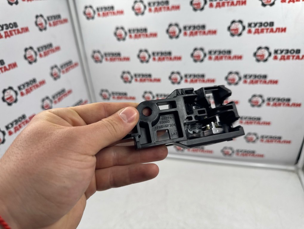 Ручка двери внутренняя правая Toyota Camry V70 Ручка двери внутренняя правая Toyota Camry V70