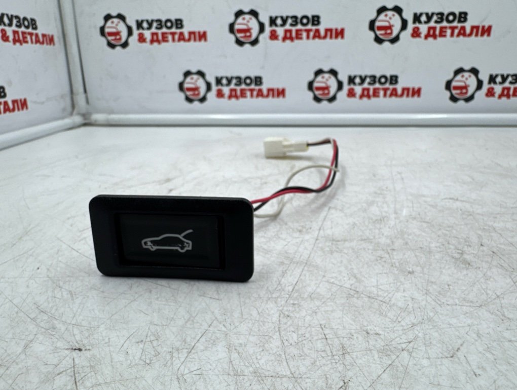 Кнопка открывания багажника Q50 2013-2024 V37