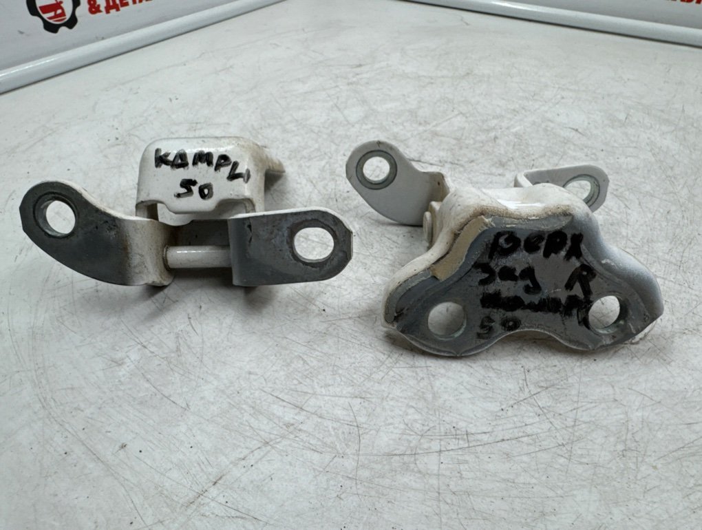 Петля двери задняя правая Camry 2011-2018 50/55