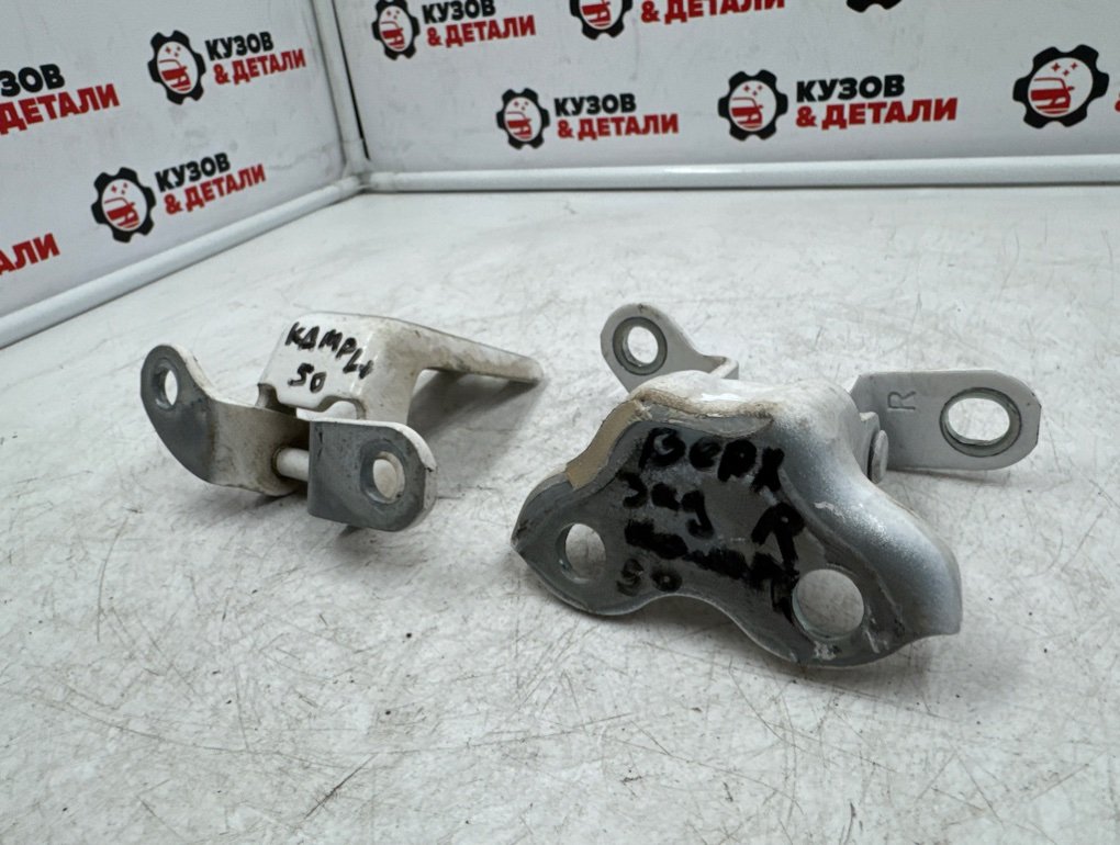 Петля двери задняя правая Camry 2011-2018 50/55