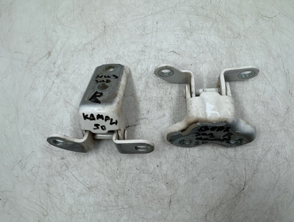 Петля двери задняя правая Camry 2011-2018 50/55