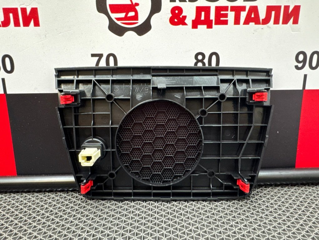Крышка динамика правая Lexus NX Крышка динамика правая Lexus NX