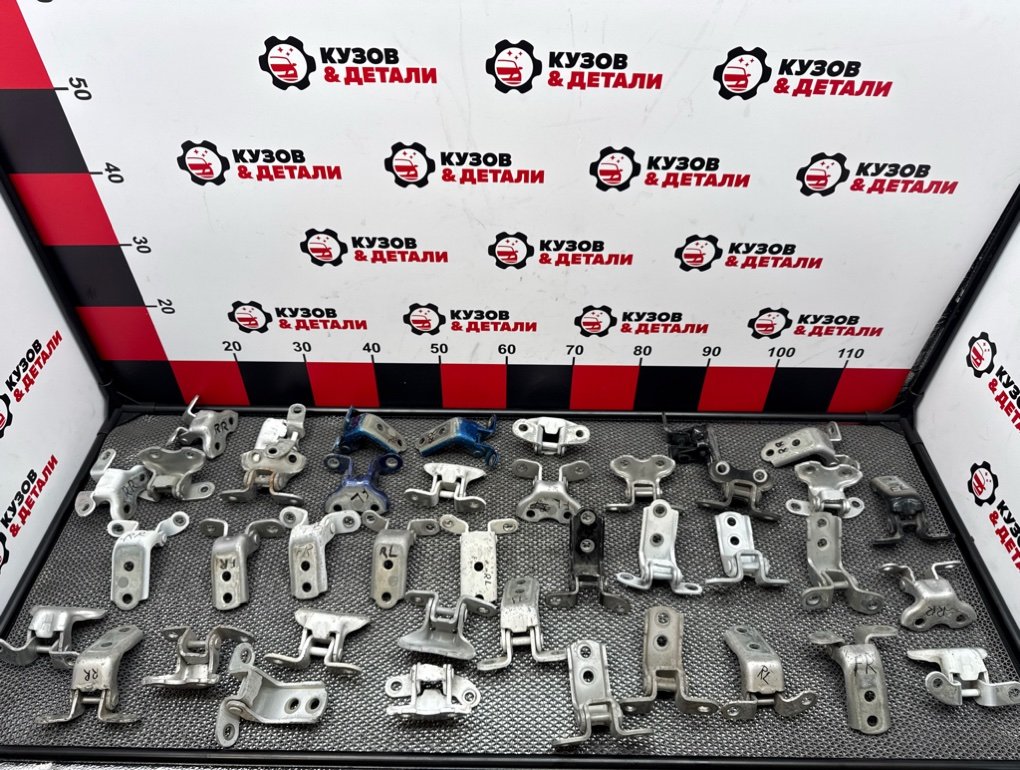 Петля двери Toyota Camry 2017-2021 V70 68720-12151 контрактная