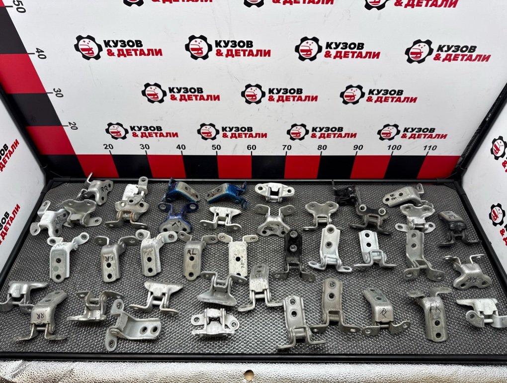 Петля двери Toyota Camry V70