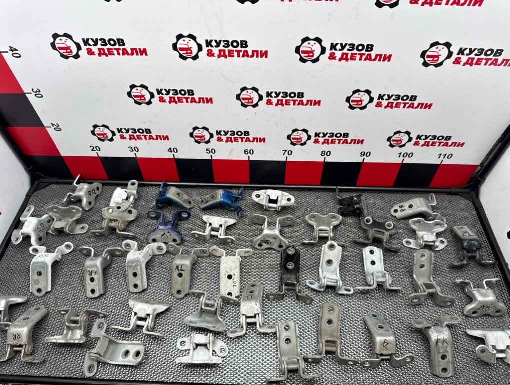 Петля двери Camry 2017-2021 V70