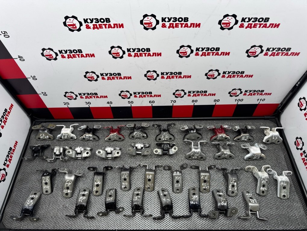 Запчасть петля двери передняя левая Lexus ES 2012-2018 XV60 68710-12150 контрактная Петля двери передняя левая Lexus ES 2012-2018 XV60 68710-12150 контрактная