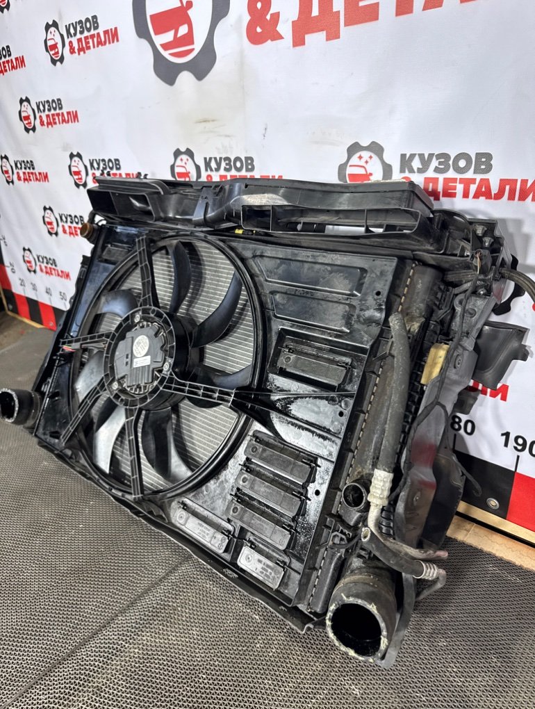 Радиатор охлаждения двигателя Passat 2014-2020 B8 CJS 1.8 Радиатор охлаждения двигателя Passat 2014-2020 B8 CJS 1.8
