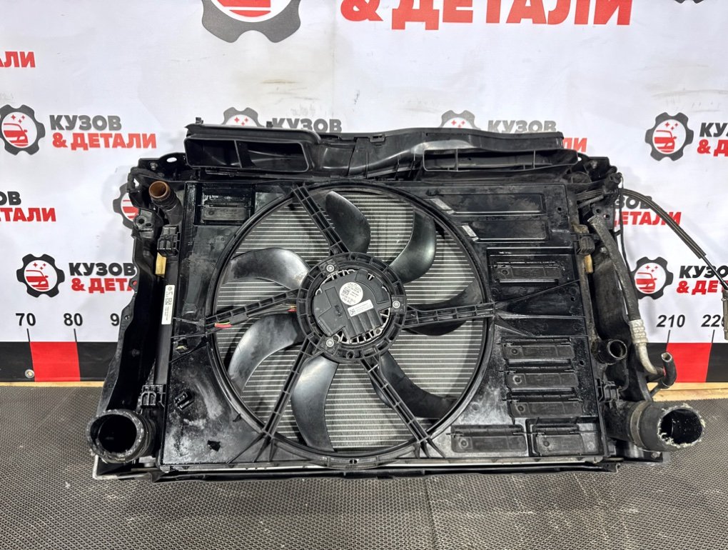 Радиатор охлаждения двигателя Passat 2014-2020 B8 CJS 1.8 Радиатор охлаждения двигателя Passat 2014-2020 B8 CJS 1.8