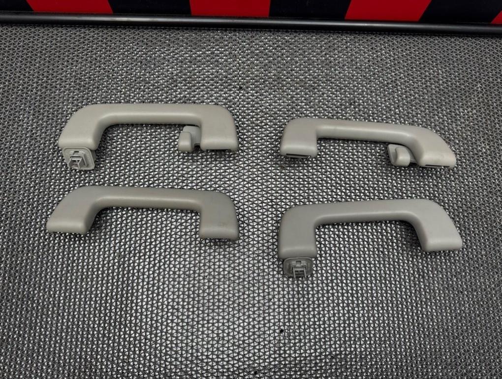 Ручка потолка RAV 4 2015-2018 40