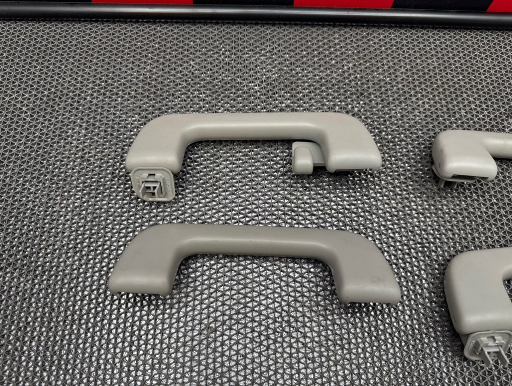 Ручка потолка RAV 4 2015-2018 40