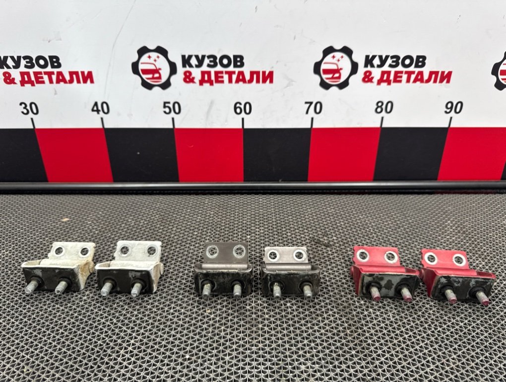 Петля двери багажника Mitsubishi Outlander 2012-2021 3 MR987773 Б/У