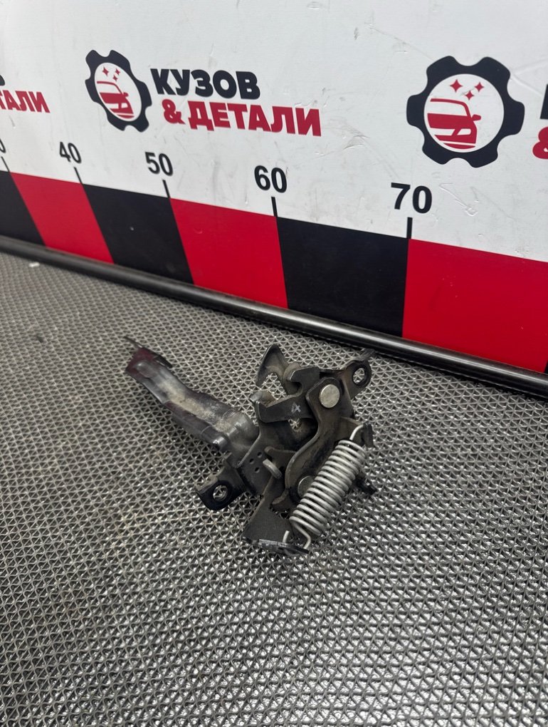 Замок капота передний Toyota RAV4 XA40