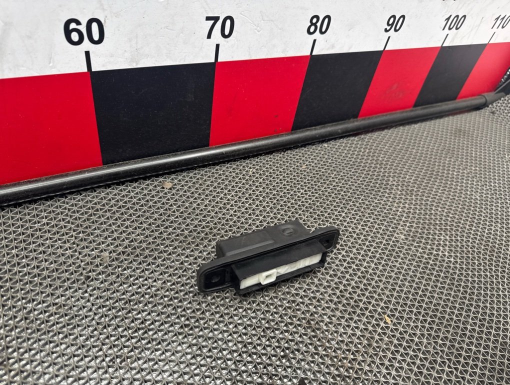 Кнопка задняя Toyota Land Cruiser J200