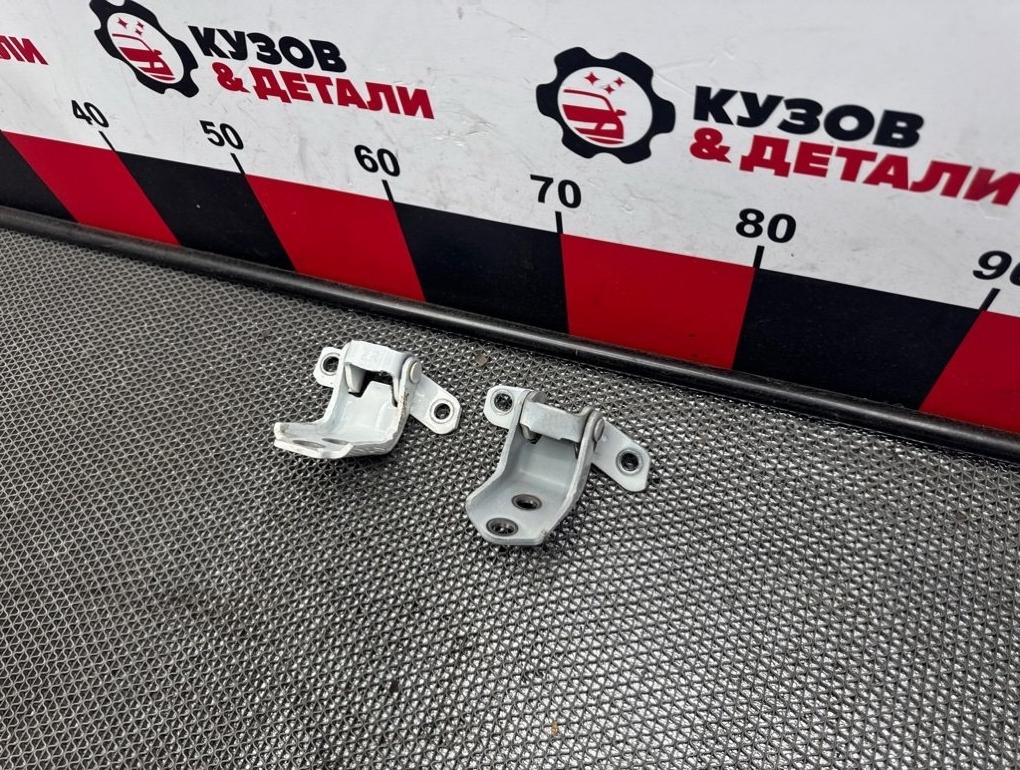 Петля двери правая Mazda CX9 TC