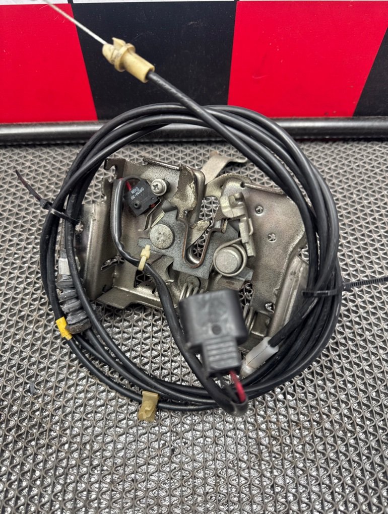 Замок капота Outlander GF3W