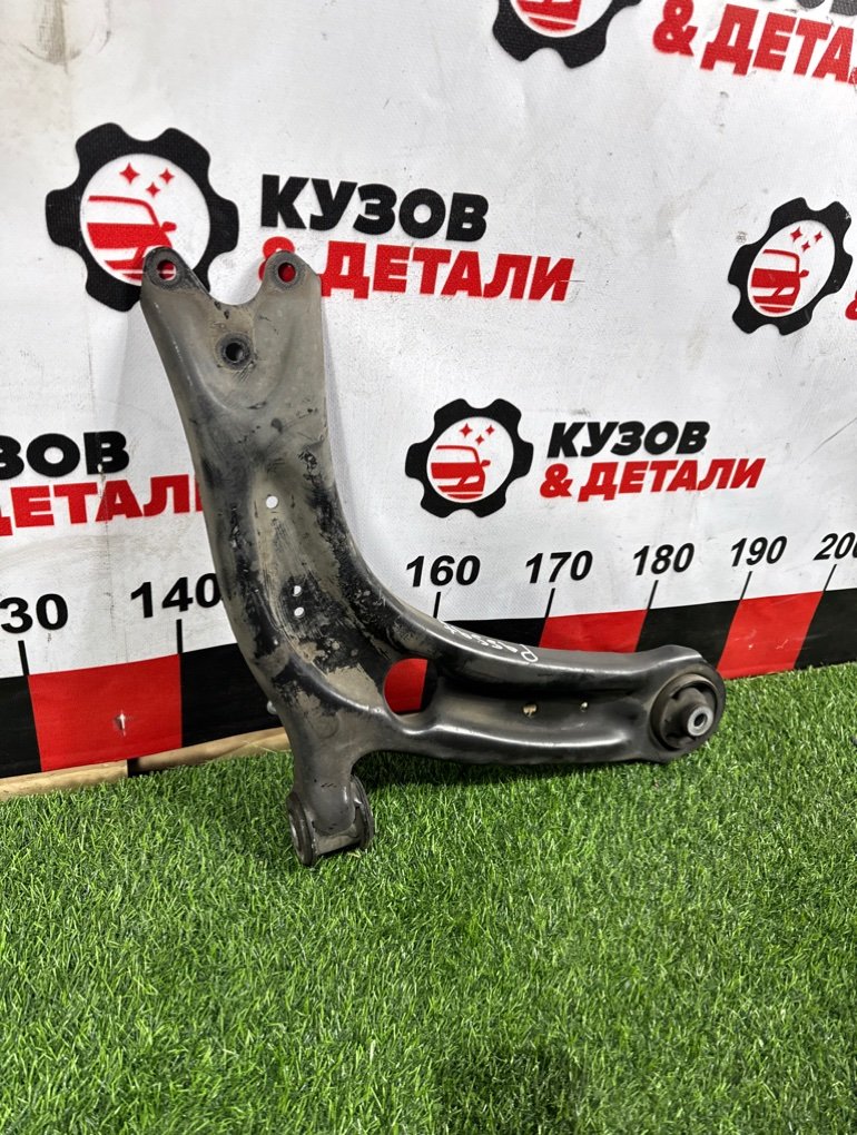 Рычаг подвески нижний передний правый Passat B8
