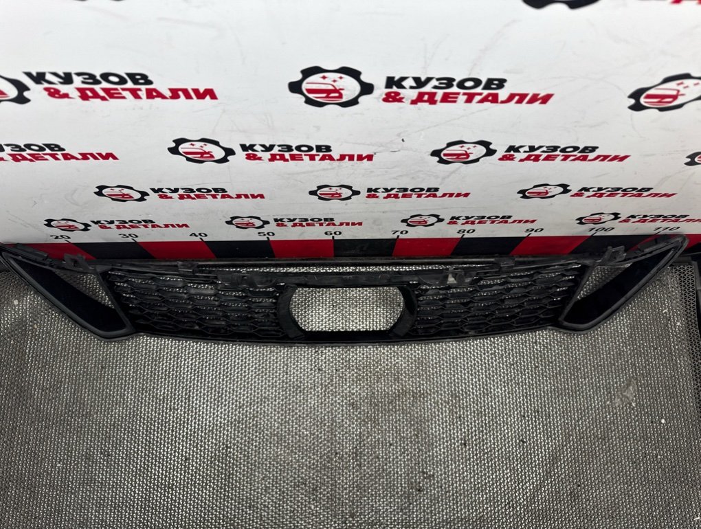 Решетка в бампер передняя BMW 8 2018- G15 51118074783 контрактная