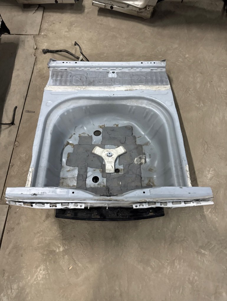 Запчасть ниша запасного колеса задняя Lexus ES 2012-2015 XV60 58311-33090 контрактная Ниша запасного колеса задняя Lexus ES 2012-2015 XV60 58311-33090 контрактная