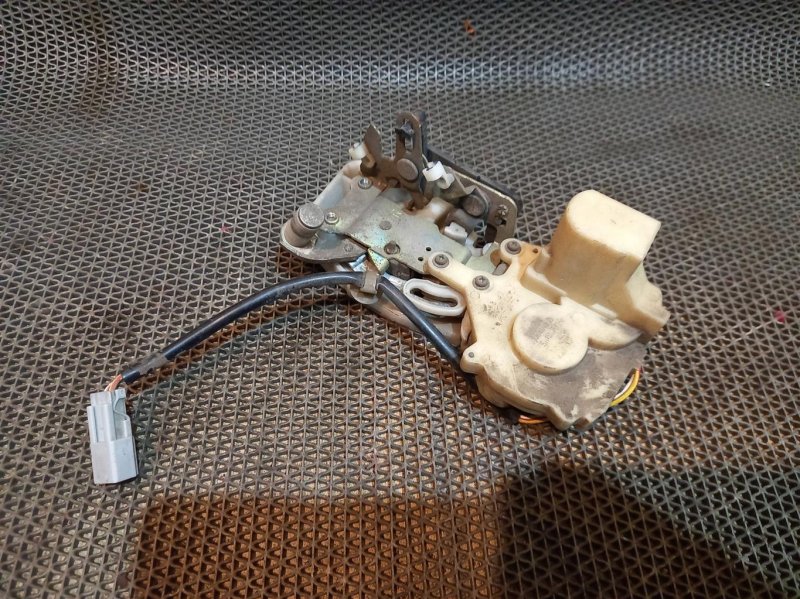 Замок двери задний правый HONDA RAFAGA CE4 G20A контрактная