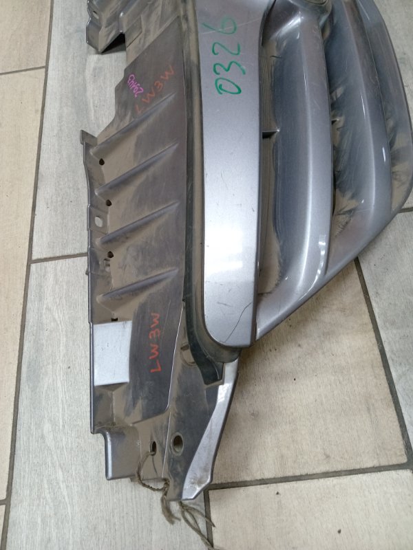 Решетка радиатора MPV LW3W