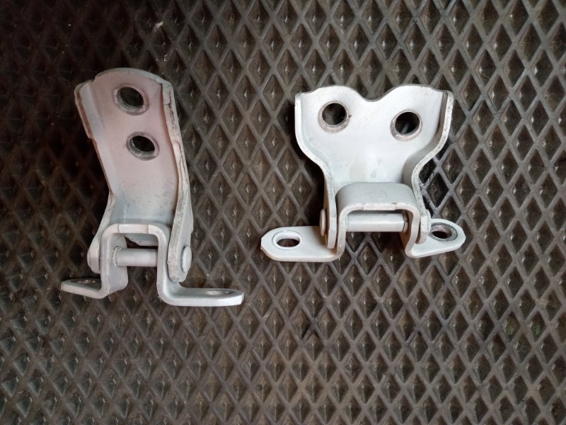 Петли двери передние правые TOYOTA WISH 2005 ZNE10 1ZZ-FE 68710-52010 контрактная