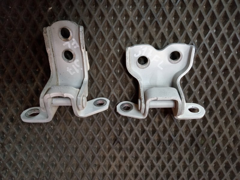 Петли двери передние левые TOYOTA WISH 2005 ZNE10 1ZZ-FE 68720-52010 контрактная