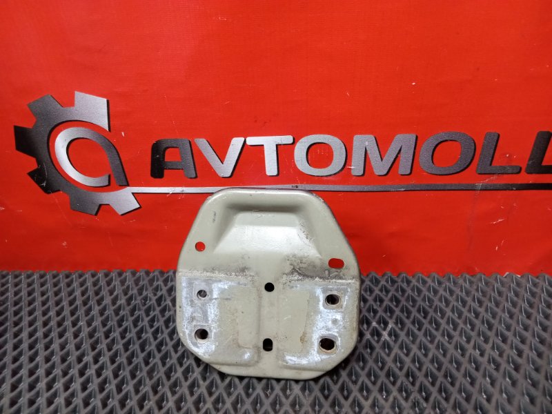 Кронштейн усилителя бампера JUKE 2011 F15 HR16DE Кронштейн усилителя бампера JUKE 2011 F15 HR16DE