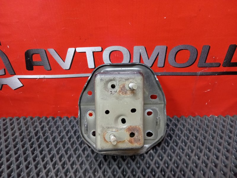 Запчасть кронштейн усилителя бампера NISSAN JUKE 2011 F15 HR16DE 85210-1KE0A контрактная Кронштейн усилителя бампера NISSAN JUKE 2011 F15 HR16DE 85210-1KE0A контрактная