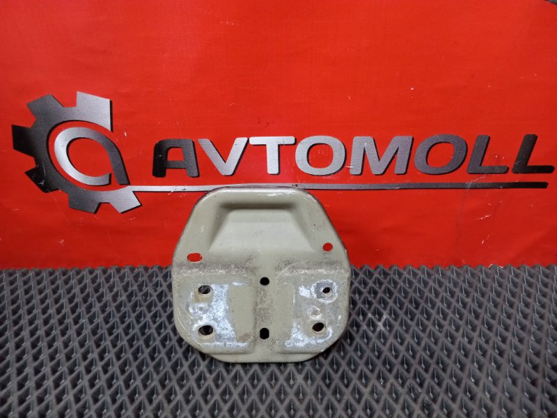 Кронштейн усилителя бампера JUKE 2011 F15 HR16DE Кронштейн усилителя бампера JUKE 2011 F15 HR16DE