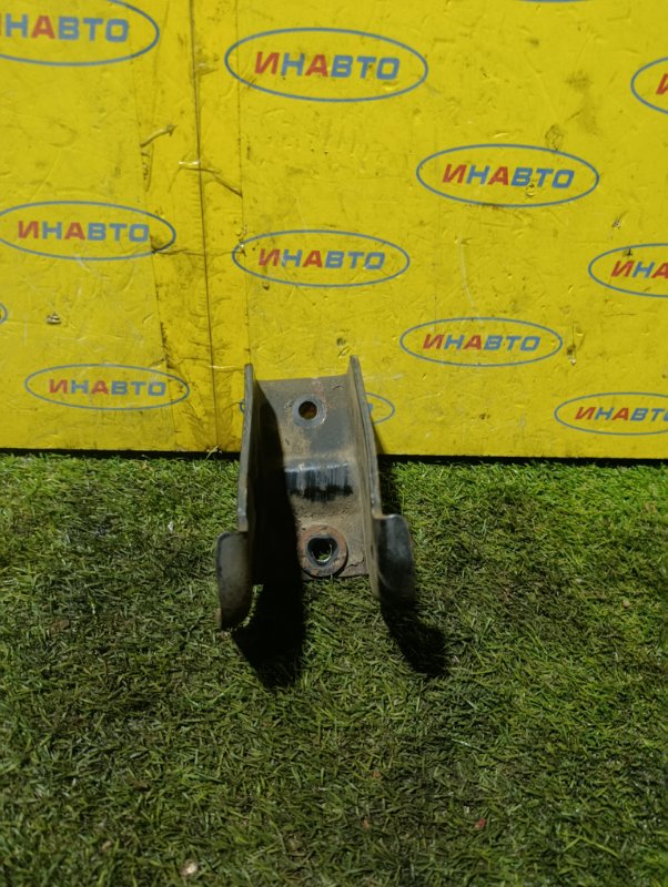 Запчасть кронштейн двигателя передний Mitsubishi Carisma 2005 1.6 MR111524 Б/У Кронштейн двигателя передний Mitsubishi Carisma 2005 1.6 MR111524 Б/У