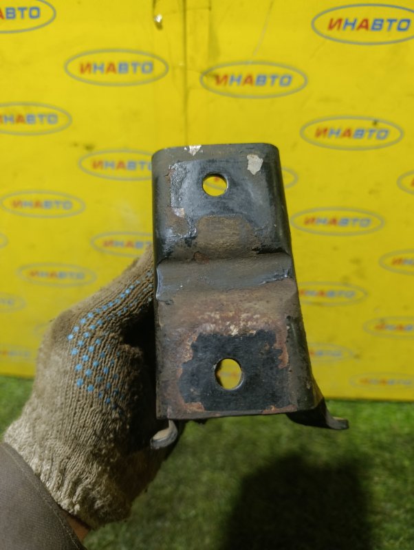 Кронштейн двигателя передний Mitsubishi Carisma 1.6 Кронштейн двигателя передний Mitsubishi Carisma 1.6