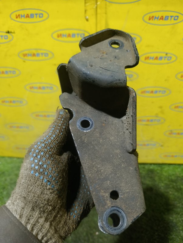 Кронштейн КПП задний Carisma 2005 1.6 Кронштейн КПП задний Carisma 2005 1.6